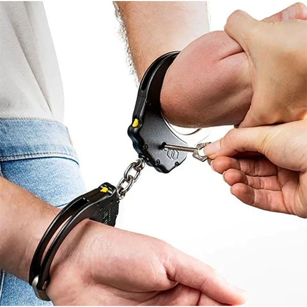 Handschelle ULTRA PLUS CUFF mit Stahlkette, schwarz