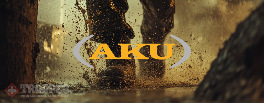 Uniformierter in Aku-Einsatzschuhen auf schwierigem Terrain