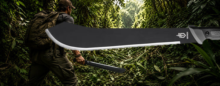 Machete vor Dschungelhintergrund