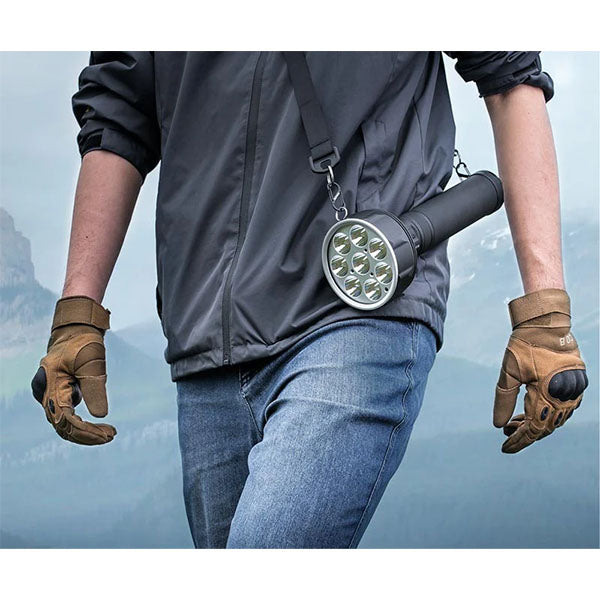 LED-Suchscheinwerfer SAINT TORCH 31, 20'000 Lumen (inkl. Akku)