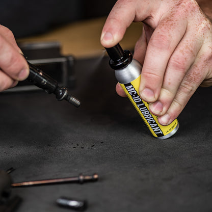 Graisse et lubrifiant essentiels à la mission