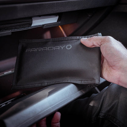 JACKET Pro Cordura Vertical Phone Bag, Magnetic Closure, ca. 10x18cm (Inhalt geschlossen)