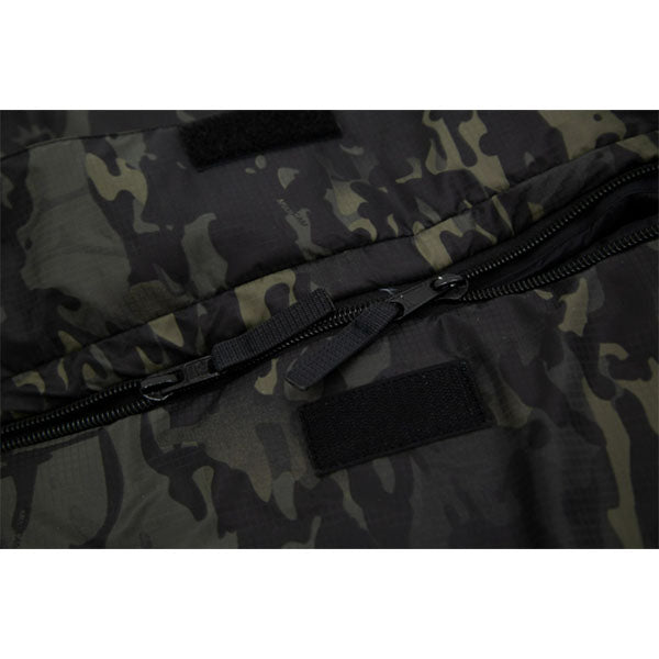 CARINTHIA Kunstfaserschlafsack DEFENCE 4, multicam/black, Grösse M, Reissverschluss mittig